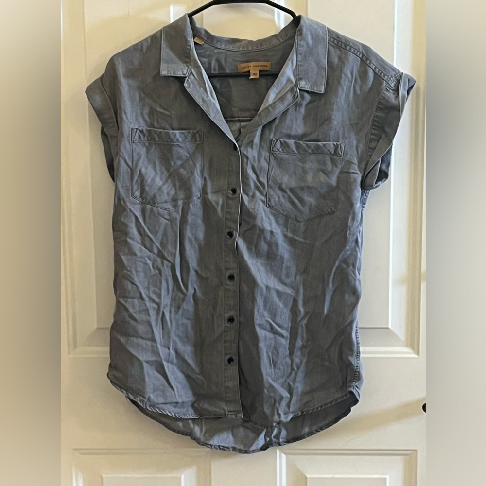 Woman’s Size XS Jachs Girlfriend Grey Soft Short Sleeve Button Down